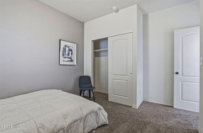 Building Photo - 13470 Everingham St