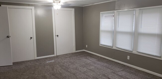 Building Photo - 3 bedroom 2 bath