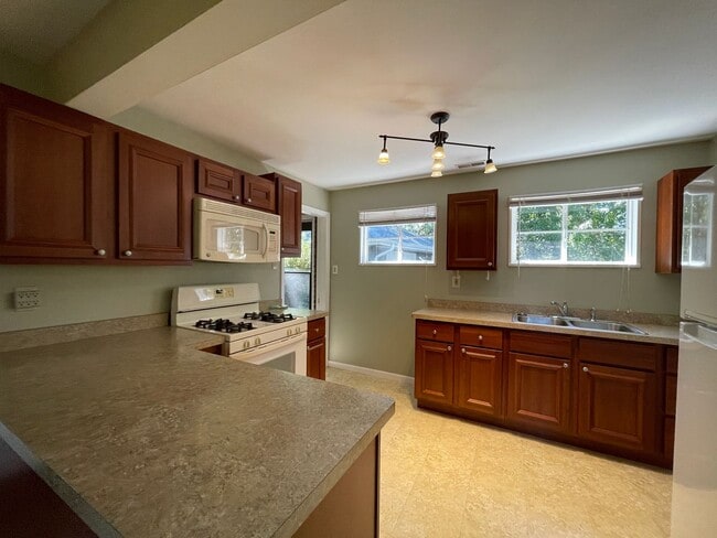 Building Photo - 1 Bedroom 1 Bath Unit in Grayslake!