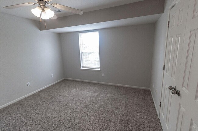 Building Photo - 4005 Snowy Owl Dr