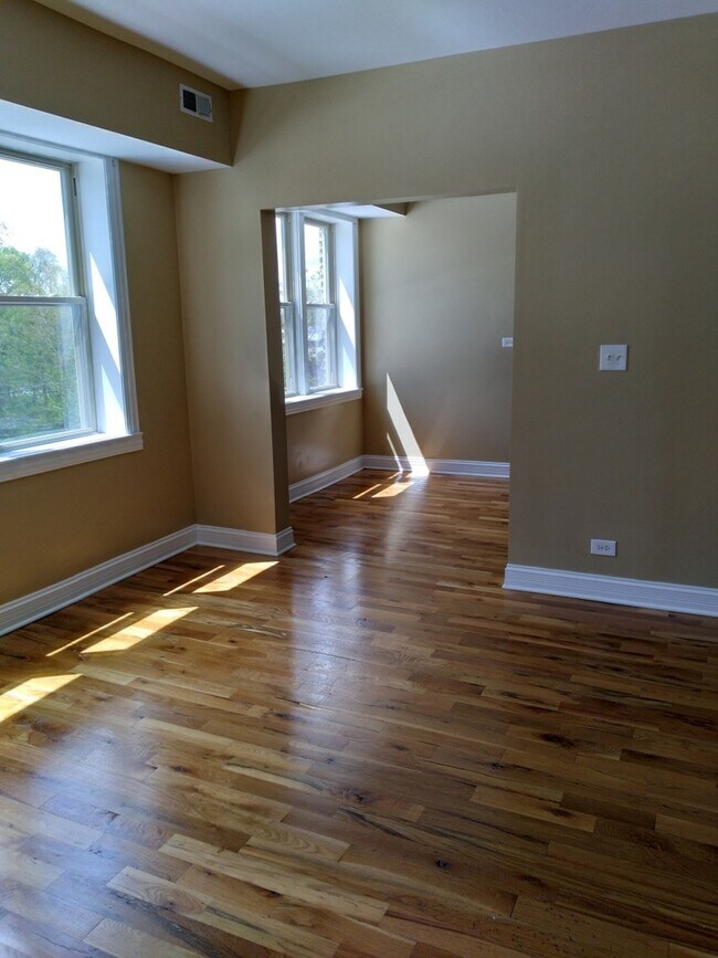 Building Photo - 1516 S Christiana Ave