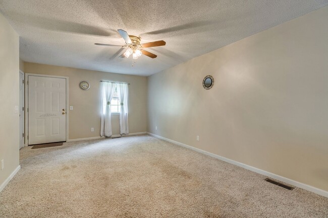 Building Photo - 3 bdrm/2 Bath Condo  Bristol, TN