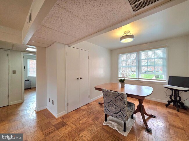 Building Photo - 6620 Boulevard View