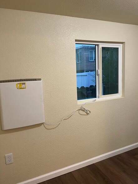 Energy efficient heater E-heat unit 2 of them - 11638 Andrews St