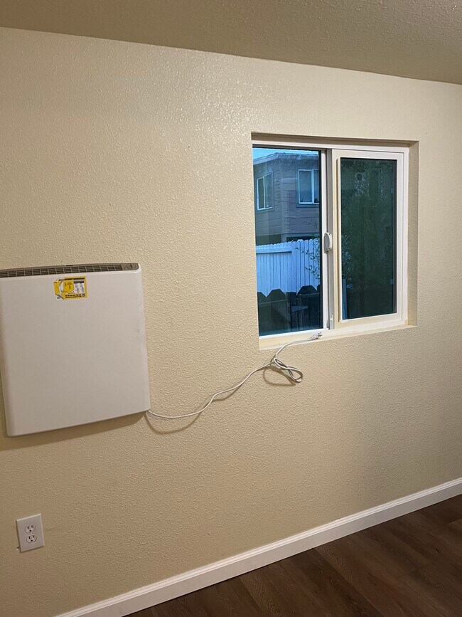 Energy efficient heater E-heat unit 2 of them - 11638 Andrews St