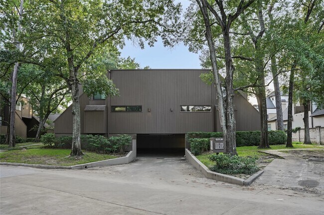 Building Photo - 102 Litchfield Ln