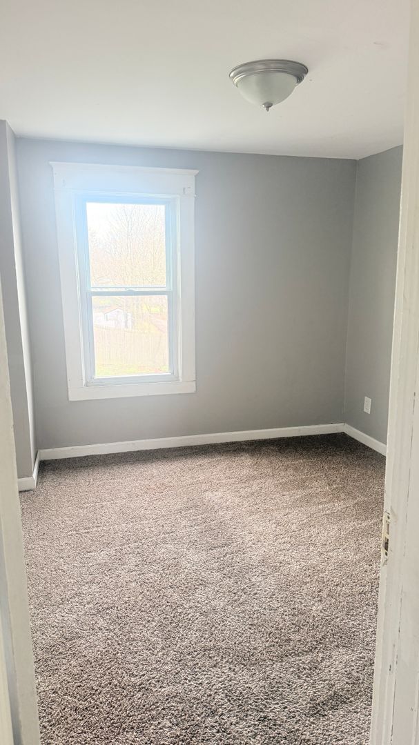 Building Photo - Large 3 bedroom Single Family Home READY NOW