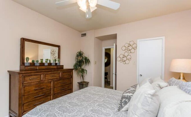 Building Photo - 1 bedroom in Seabrook TX 77586