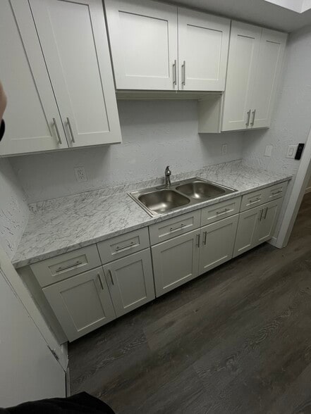 Building Photo - 1350 E Sample Rd