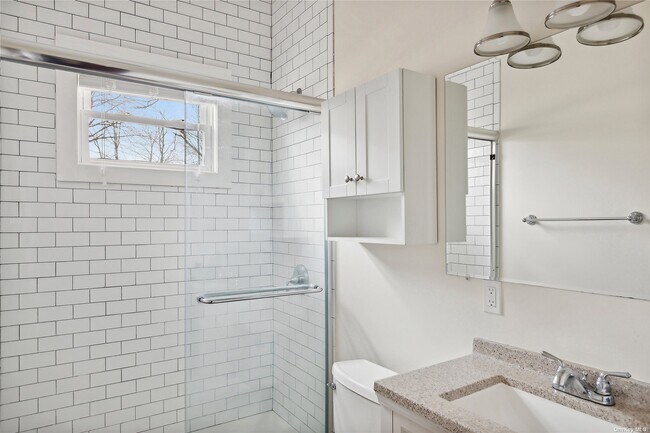 Building Photo - 15 Summit Pl