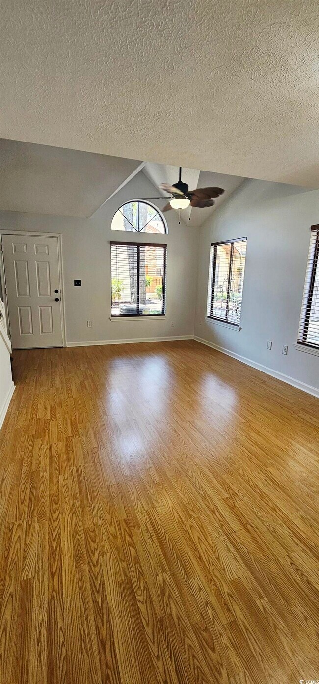 Building Photo - 615 13th Ave N