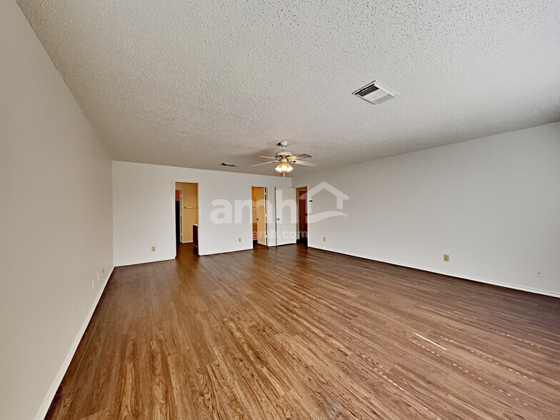 Building Photo - 8302 Parry Path