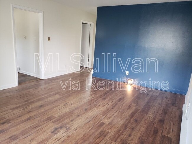 Building Photo - 2421 Dearborn Dr