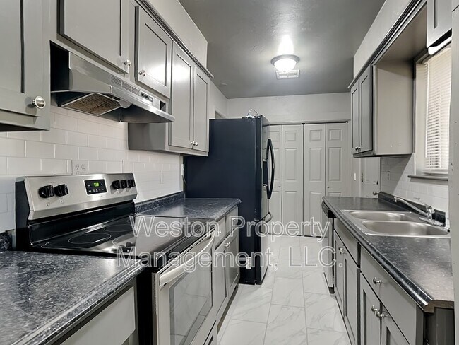 Building Photo - 2101 Westchester Dr