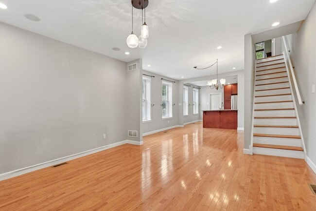 Primary Photo - Charming Twin Home in Conshohocken - Pet F...