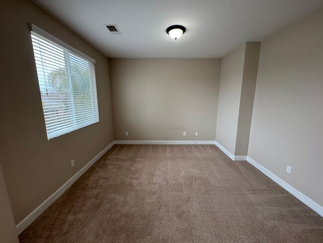Building Photo - 3116 W Buena Vista Ave