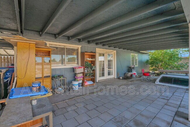 Building Photo - 2210 W Hermosa Dr