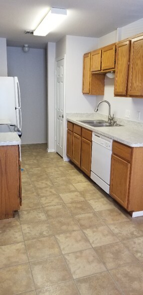 Building Photo - 906 Austin St
