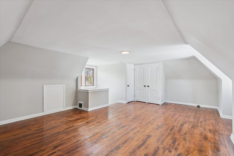 Building Photo - 174 E 196th St