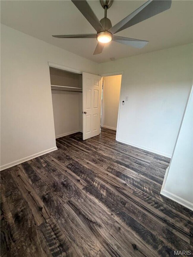 Building Photo - 713 Plaza Dr