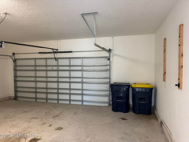 Building Photo - 236 Hawthorn Pk Cir