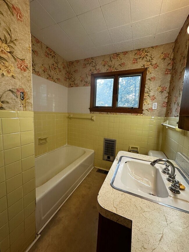 Building Photo - *Move in Special - Spacious 3 bedroom/ 2.5 bath home near Exit 8 - Morristown, TN