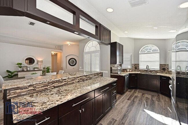 Building Photo - Impeccably Maintained Home in Summerfield Village - Lakewood Ranch!