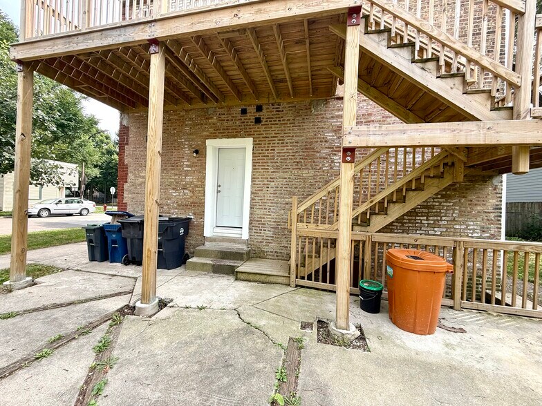 Back Porch - 1801 Lyons St