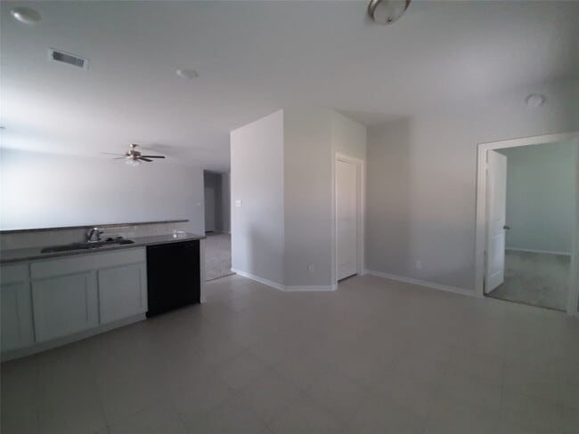 Building Photo - 5855 Strawflower Ln
