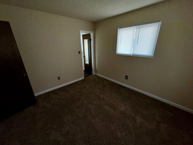 Building Photo - Clean 5 Bedroom Ranch in NW Fort Collins