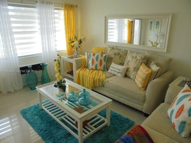 Building Photo - 400 Brighton J