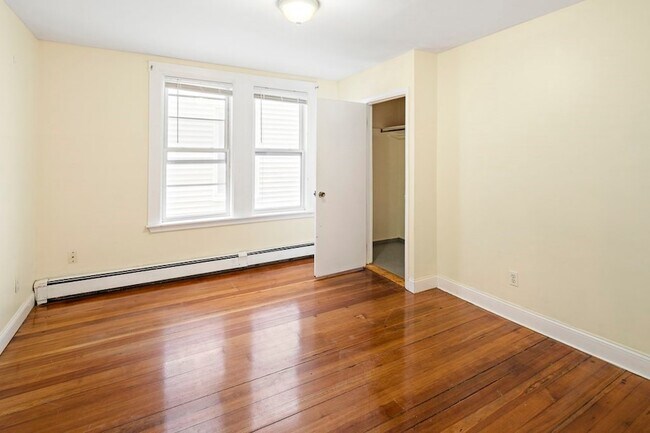 Building Photo - 64 Pleasant St