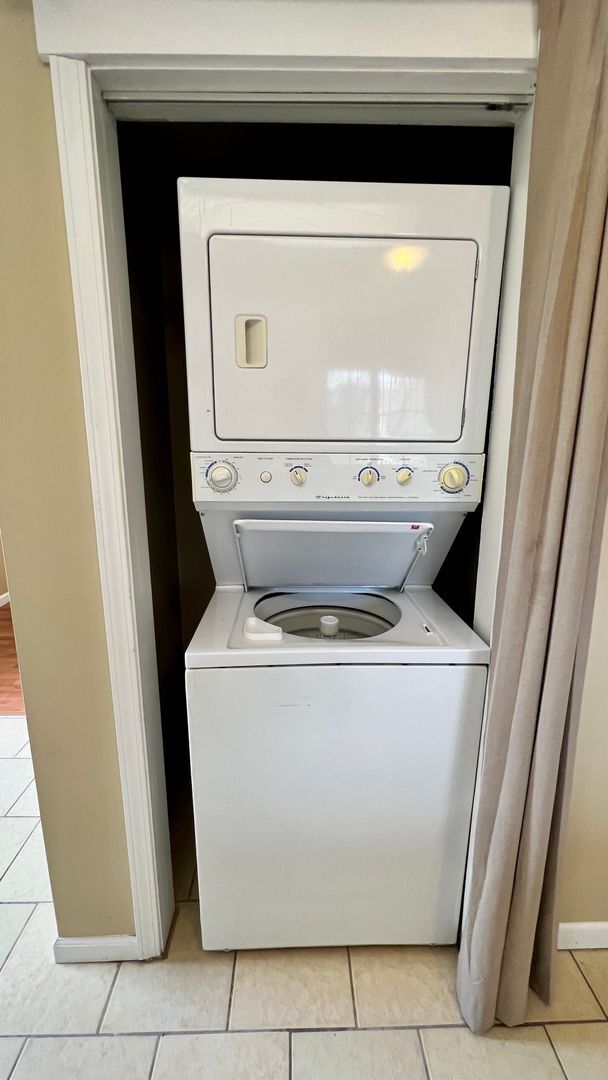 Building Photo - 520 Henry Ave SE