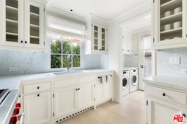 Building Photo - 9563 Charleville Blvd