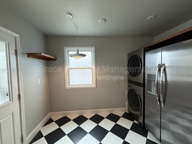 Building Photo - 4648 S Lincoln St