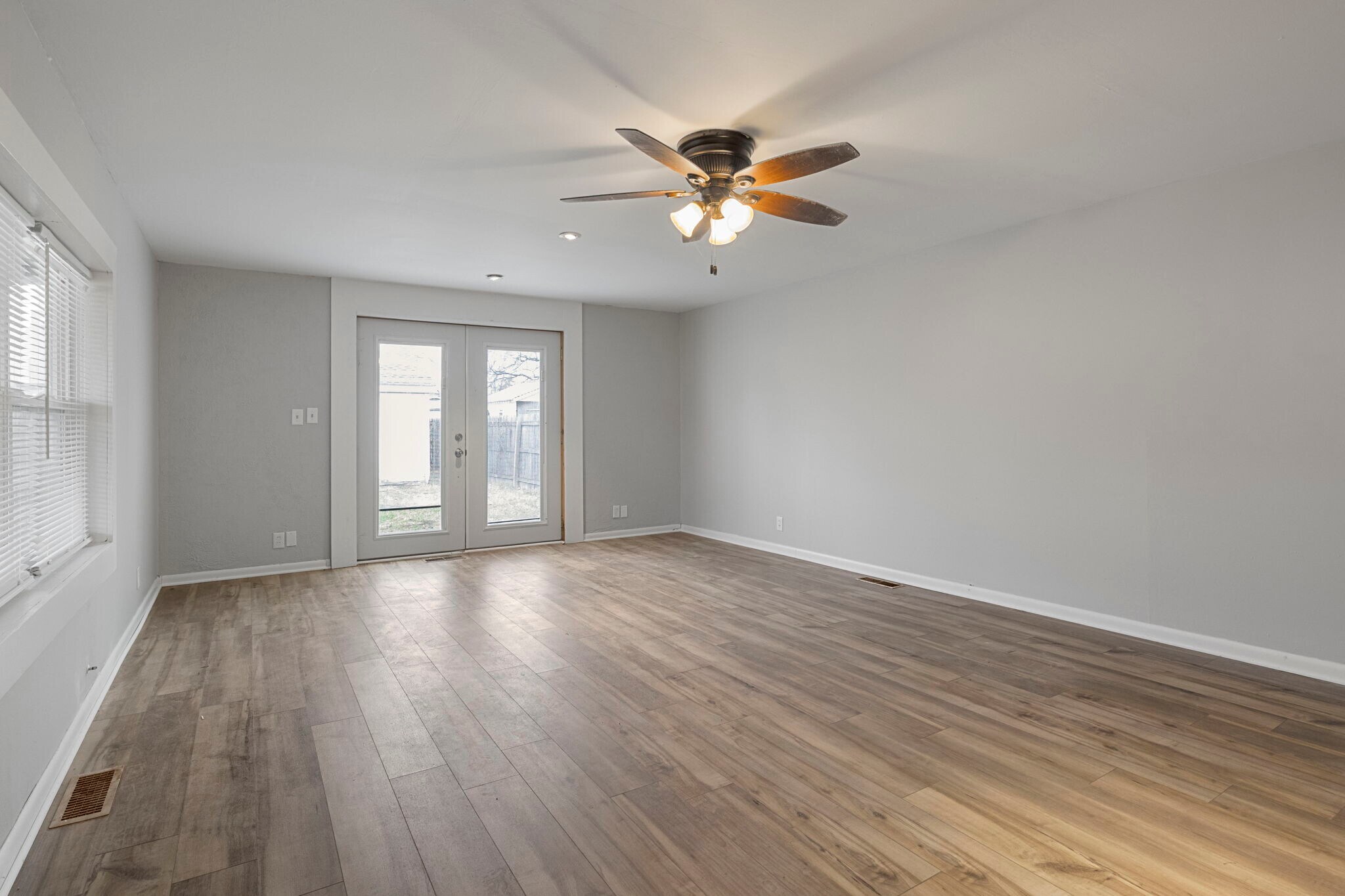 Building Photo - 1450 W 14th St