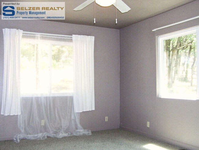 Building Photo - Roomy & fully equipped 4+ bd. home in Deerwood Estates!