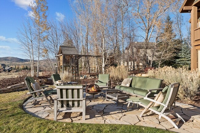 Building Photo - 6035 Mountain Ranch Dr