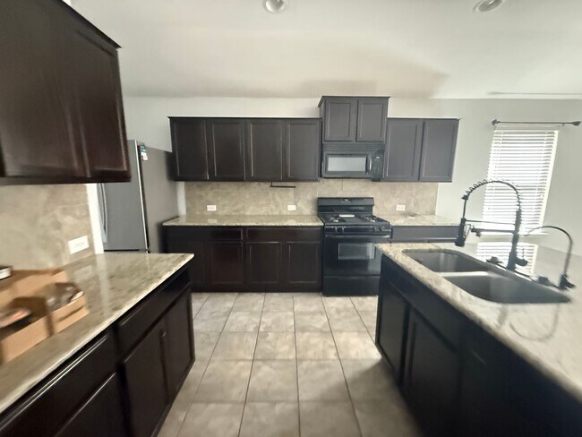 Building Photo - 10550 Rhyder Ridge