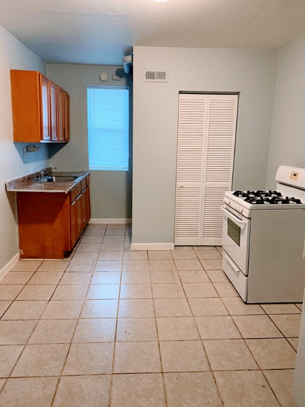 Primary Photo - 4851 S Ashland Ave