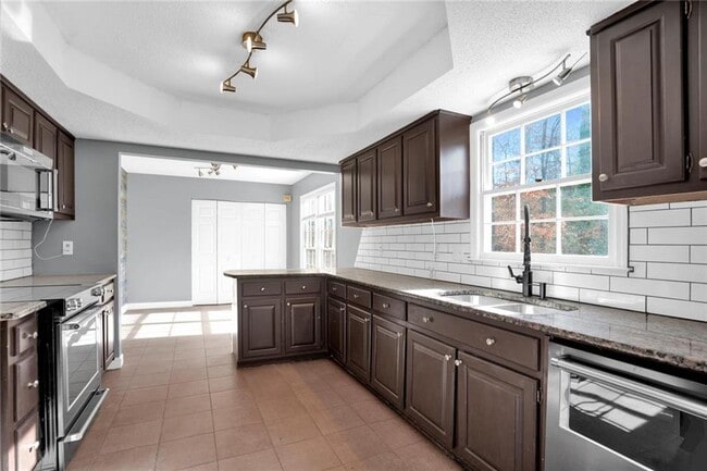 Building Photo - 3778 Rivaridge Dr