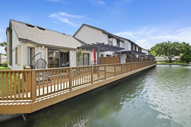 Building Photo - 1012 Landings Blvd