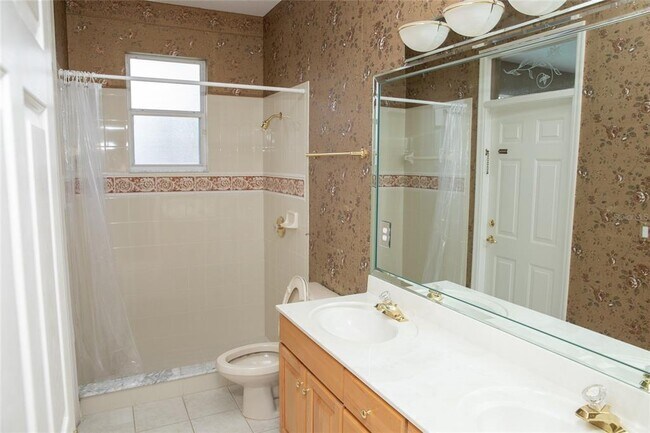 Building Photo - 664 Field Club Cir