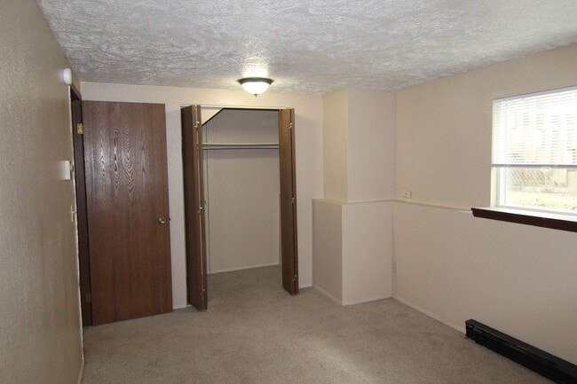 Building Photo - 723 E Broad Ave