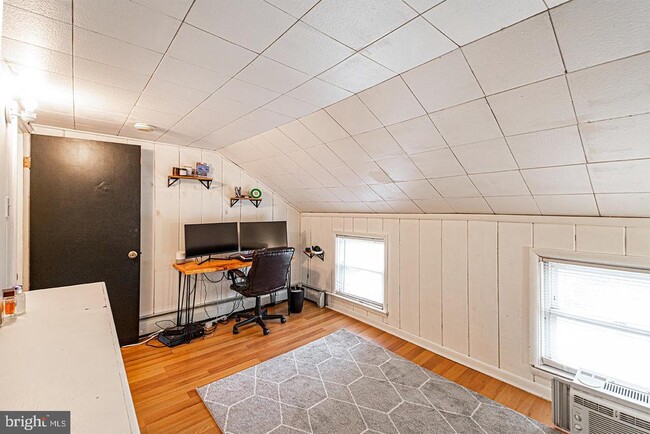 Building Photo - 330 W 3rd Ave