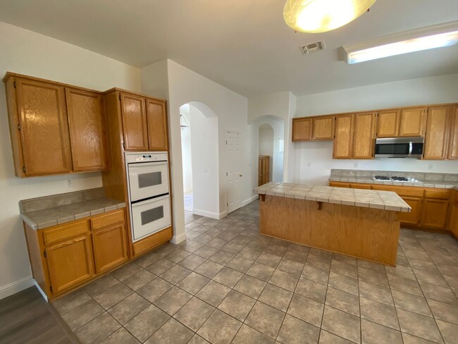 Building Photo - East Elk Grove Home Close to Pleasant Grov...