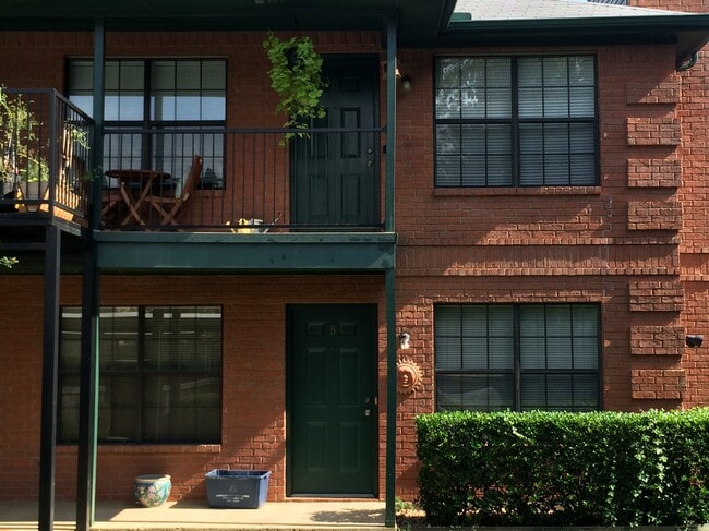 Building Photo - 113 Wildwood Ct