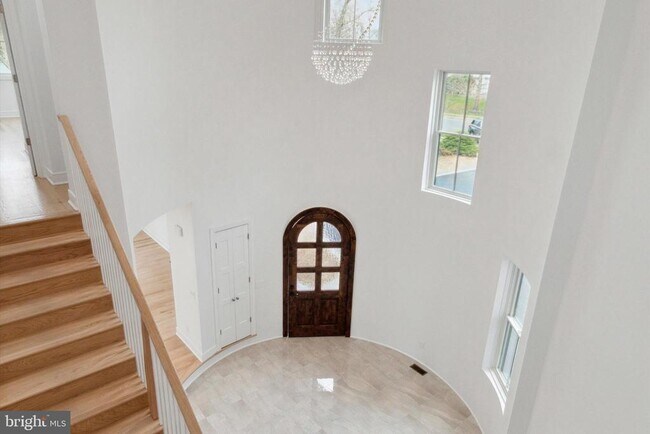 Building Photo - 35 Sycamore Pl