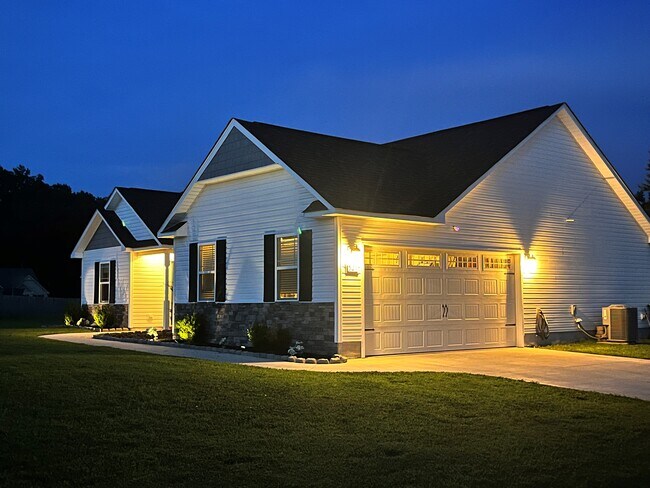 Building Photo - 501 Ellie Ct