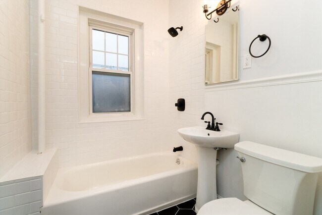 Building Photo - 12 Pond St